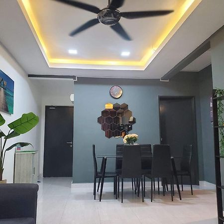 Апартаменти Casa Inderaloka Pantai Batu Buruk Куала-Тренгану Екстер'єр фото