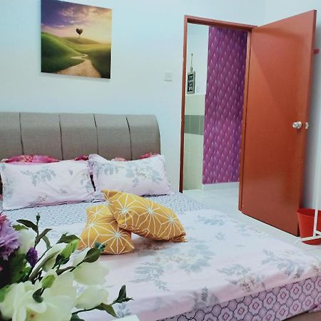 Апартаменти Casa Inderaloka Pantai Batu Buruk Куала-Тренгану Екстер'єр фото