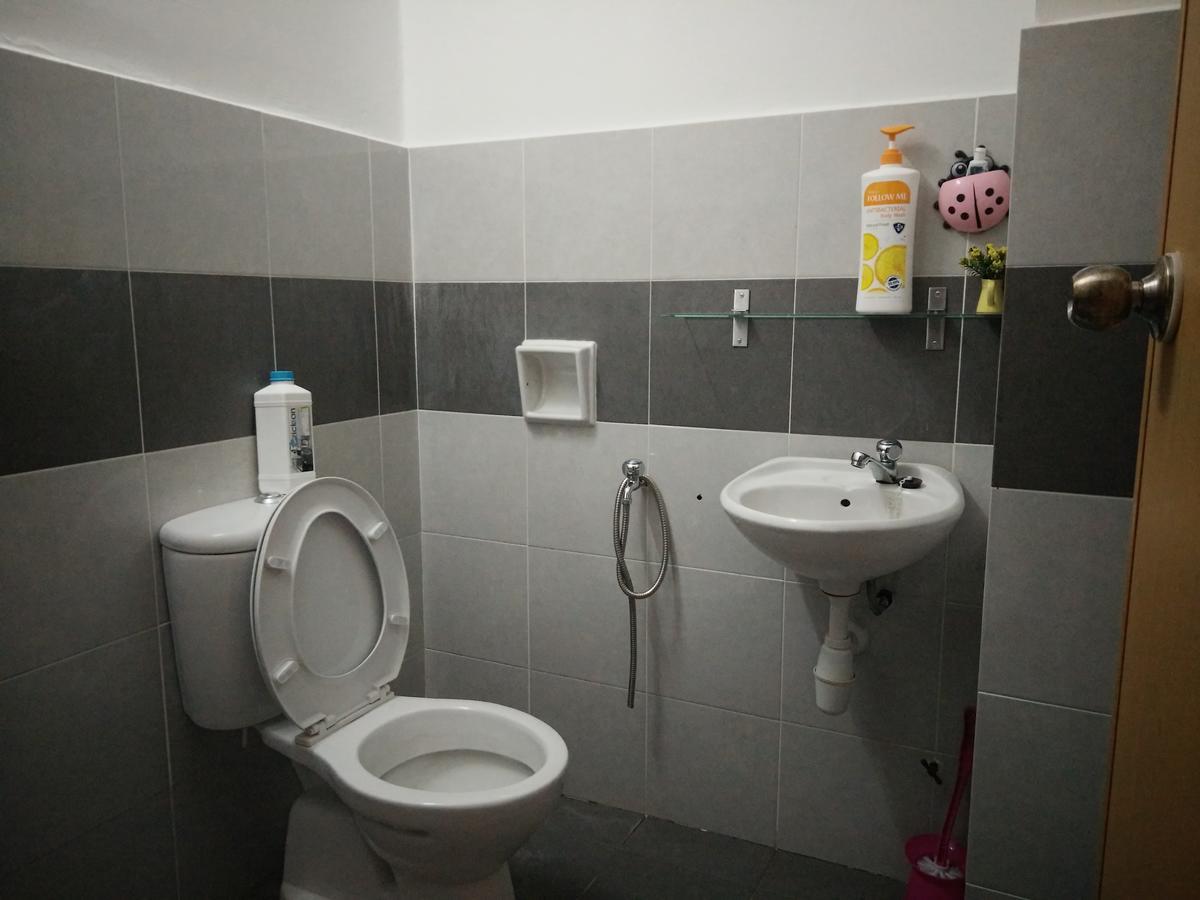 Апартаменти Casa Inderaloka Pantai Batu Buruk Куала-Тренгану Екстер'єр фото