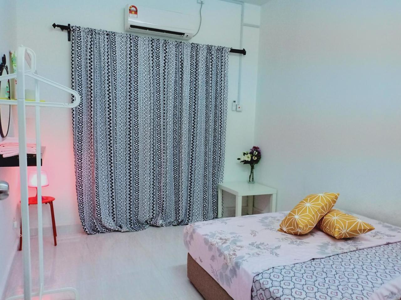 Апартаменти Casa Inderaloka Pantai Batu Buruk Куала-Тренгану Екстер'єр фото