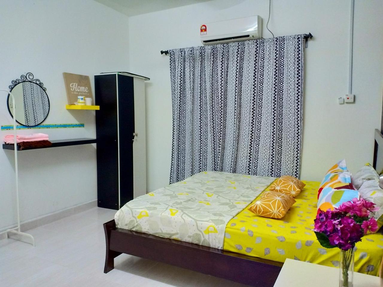 Апартаменти Casa Inderaloka Pantai Batu Buruk Куала-Тренгану Екстер'єр фото