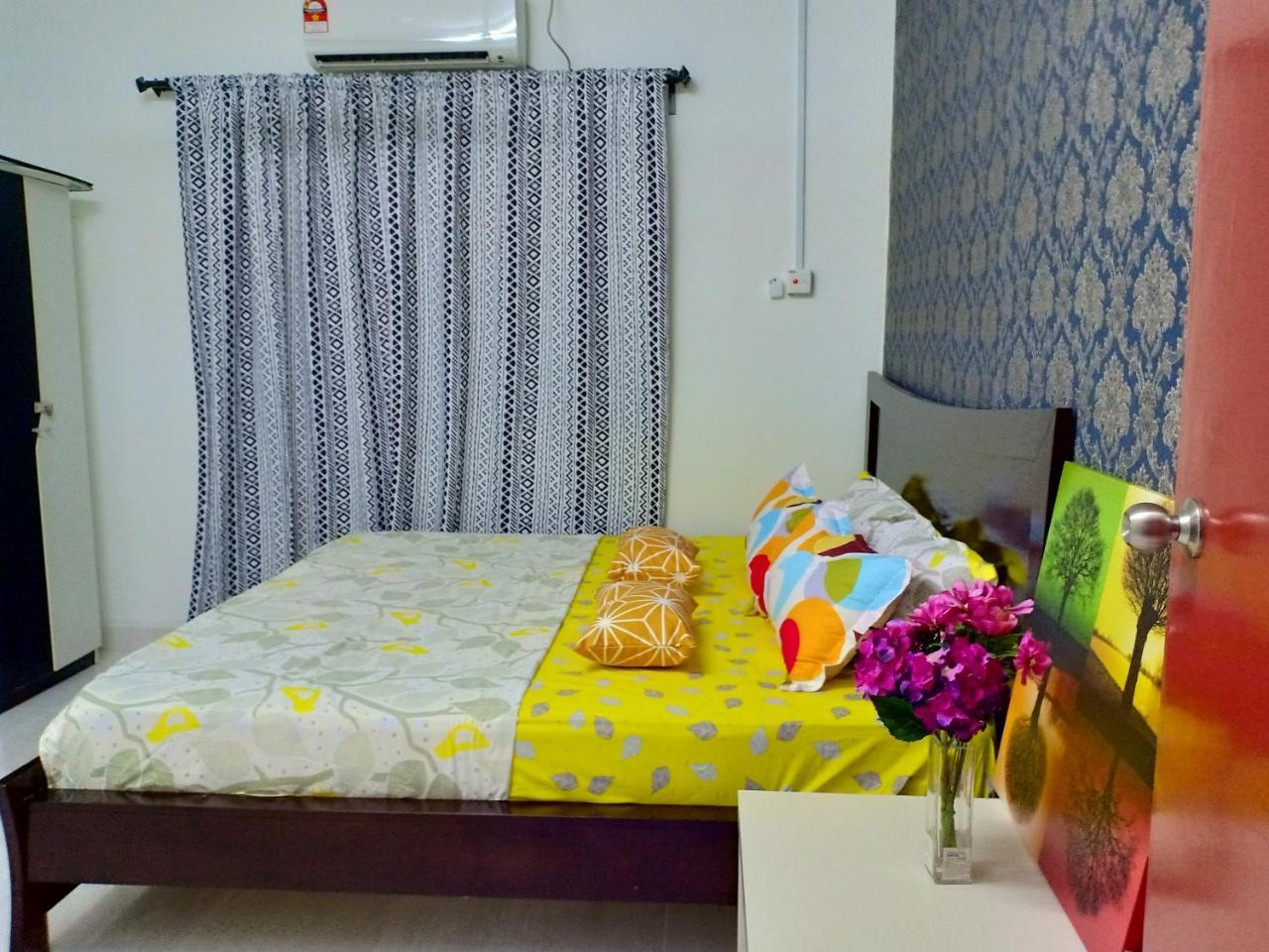Апартаменти Casa Inderaloka Pantai Batu Buruk Куала-Тренгану Екстер'єр фото